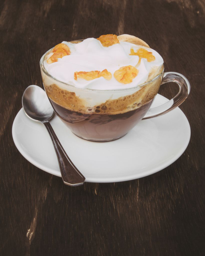 Espresso duplo, Nutella, licor Curaçau, chantilly e geleia de laranja. Fotos: Patrícia Amâncio