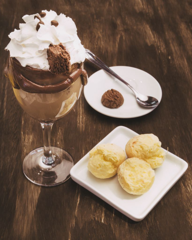 Taça Café Municipal + 3 mini pães de queijo