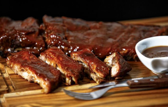 A carne suína recebe muito bem o dry rub. Foto: André Rodrigues/ Gazeta do Povo