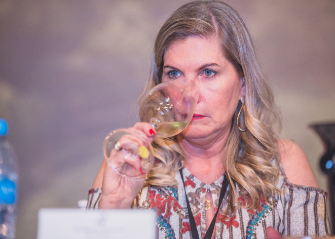 A Organização Internacional da Vinha e do Vinho (OIV), participou pela primeira vez do evento. Na foto, A presidente Regina Vanderlinde, que foi uma das comentaristas da Avaliação Nacional de Vinhos. (Foto: Jeferson Soldi/ Divulgação).