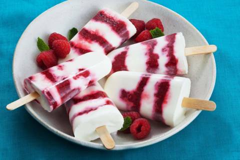 Picolé de iogurte e framboesa