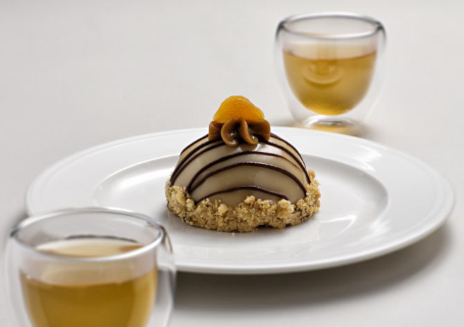 Torta de castanha com damasco da Grué Chocolateria. Foto: Alexandre Mazzo/Gazeta do Povo