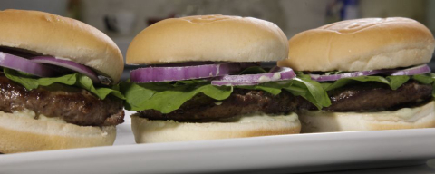 Aprenda a fazer hambúrguer de cordeiro do Big Bear Burger
