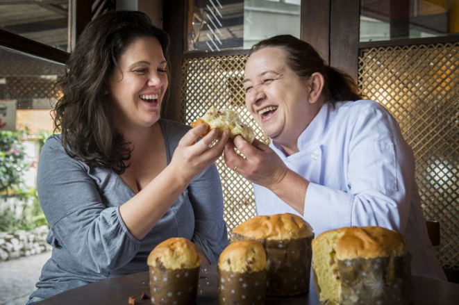 As curitibanas Bruna e Lucimar Carboni começaram a fazer panetones inusitados há três anos. Foto: Letícia Akemi/Gazeta do Povo.