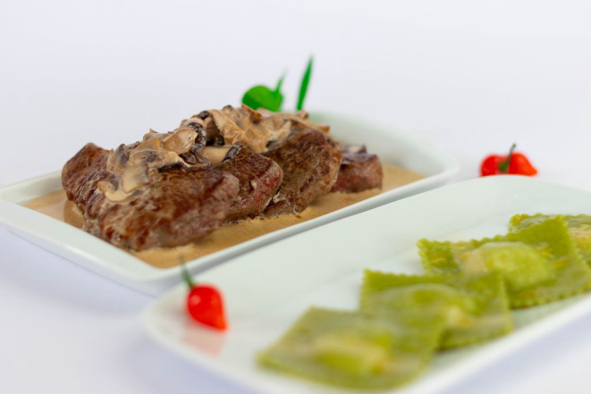 Os pratos e acompanhamentos são preparados no dia e vendidos separadamente. Foto: divulgação.