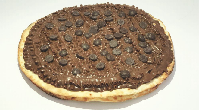 A "pizzatone" é servida pela Dídio Pizza em apenas uma loja de São Paulo. Foto: reprodução Facebook.