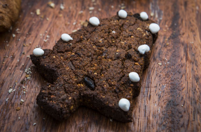 Panpepato tem esse nome porque leva pimenta-do-reino na massa. Foto: Letícia Akemi/Gazeta do Povo.