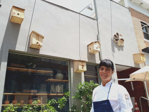 Chef Manu Buffara cria abelhas na fachada de seu restaurante