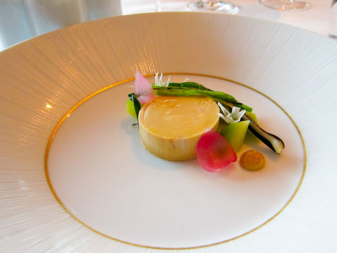 O foie gras é uma das mais delicadas iguarias francesas, mas com um polêmico método de produção. Foto: VisualHunt.