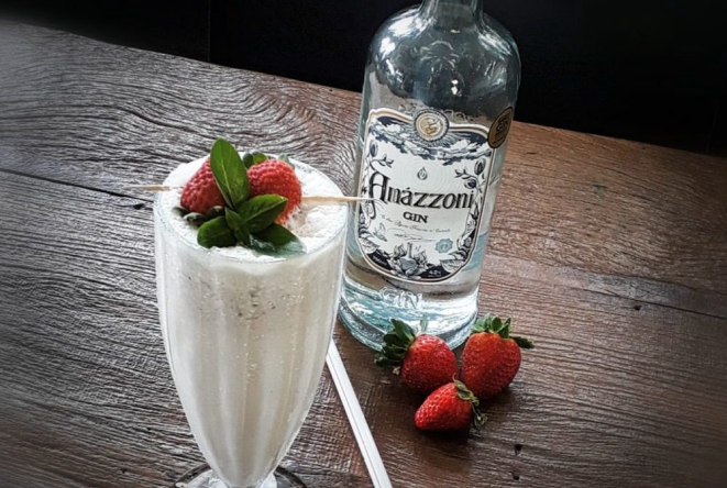 O leite é substituído pelo gin no preparo do milk shake. Foto: divulgação.