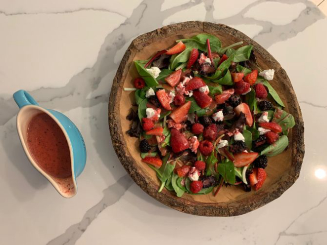 Salada fácil, primeiro preparo ensinado por Laysa. Foto: Divulgação