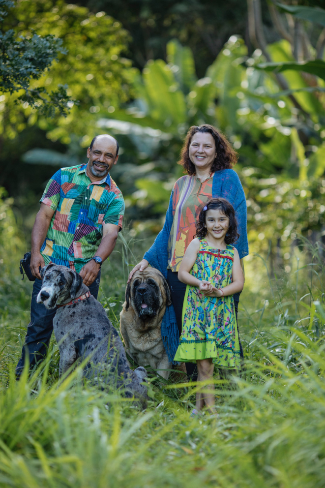 A família Juscelino Felipe da Silva, Tatiana de Pontes Peebles e Eleonora da Silva Peebles. Foto: Divulgação / Carlos dos Anjos