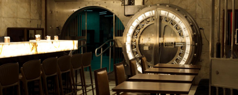 Antigo cofre de banco em SP é transformado em bar