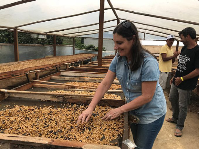 A curitibana mestre de torras Georgia Franco de Souza na Fazenda Forquilha do Rio, na Serra do Caparaó. Foto: