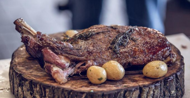 Para o mestre-churrasqueiro, o estilo norte-americano de assar carne é inigualável. Foto: Kriewall Photography / Divulgação