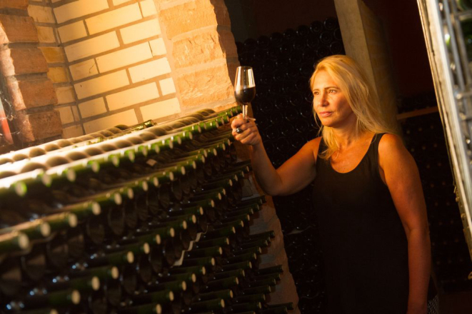 A engenheira química Rosana Wagner trabalhou 18 anos na Almadén, e hoje toca a própria vinícola na Campanha. Foto: Julio Soares/divulgação.