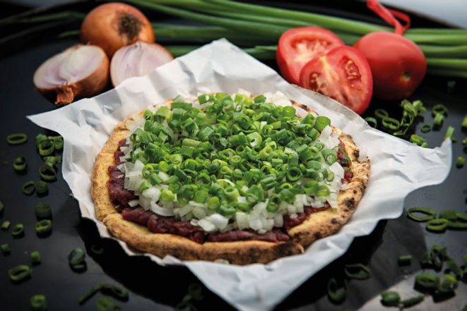 Pizza de carne de onça da Maias Pizzaria. Foto: Leticia Akemi/Gazeta do Povo