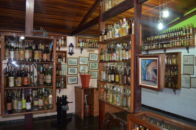O museu é particular e anexo a uma fábrica de cachaça. Foto: reprodução Facebook.