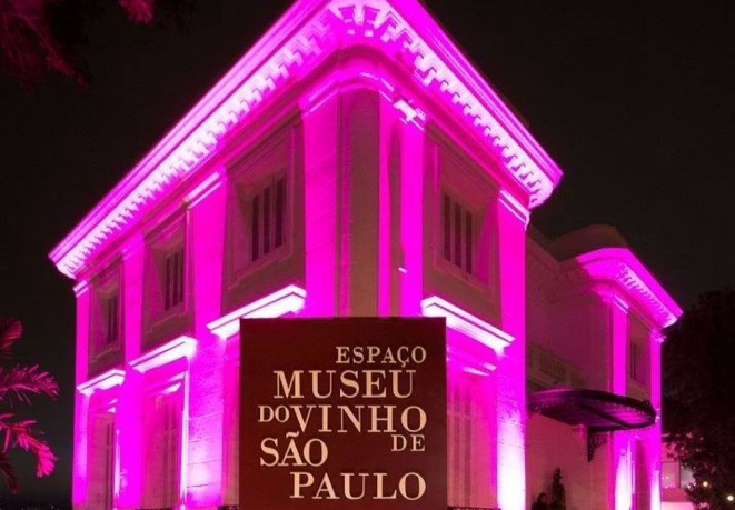 O espaço conta a história do vinho desde os tempos bíblicos. Foto: reprodução Facebook.