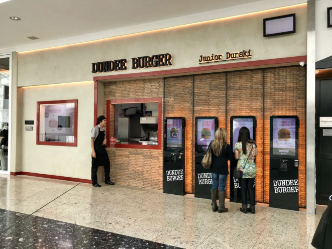 Com atendimento automatizado, primeira loja é um teste para futuras inaugurações. Foto: Guilherme Grandi/Gazeta do Povo.