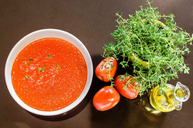 Bastam alguns ingredientes e menos de uma hora de trabalho para preparar um molho de tomate caseiro. Foto: arquivo/Gazeta do Povo.