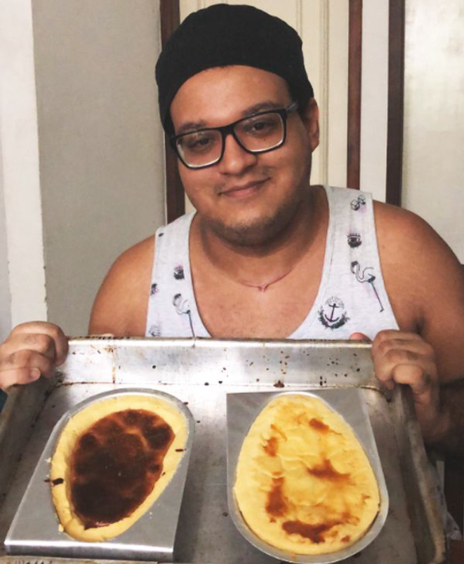 O universitário não imaginava que o ovo de empada de frango faria tanto sucesso. Ele faz, ainda, uma versão de queijo. Foto: reprodução Twitter.