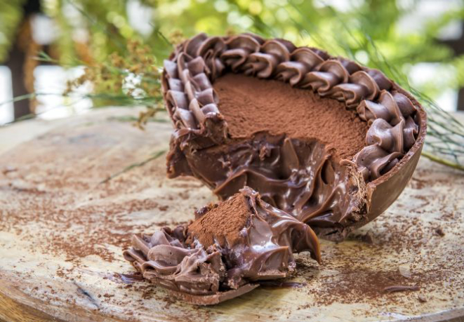 Ovo de Páscoa da Confeitaria Cheia de Graça . Ovo de colher . Doce chocolate brigadeiro nutella . Local: Confeitaria Cheia de Graça.