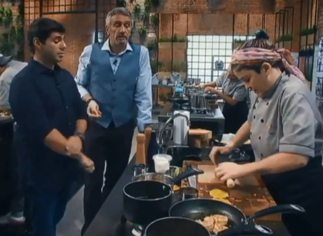 Bia tentou preparar uma releitura de tostones, um petisco de banana-da-terra tradicional em países latinos. Foto: reprodução/Record TV.