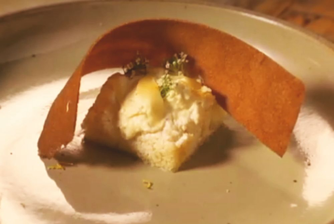 A melhor sobremesa da noite foi o uma espécie de bolo ‘três leches’ de gengibre com ganache de chocolate branco e espuma da raiz. Foto: reprodução Record TV.