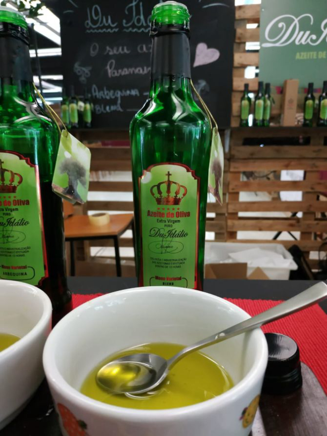 Por enquanto, a venda dos azeites 100% paranaenses é online. A garrafa de 500ml sai por R$ 40. Foto: Marina Mori / Gazeta do Povo