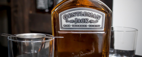 Bar inspirado no Jack Daniels faz sucesso na cidade mais cervejeira do país