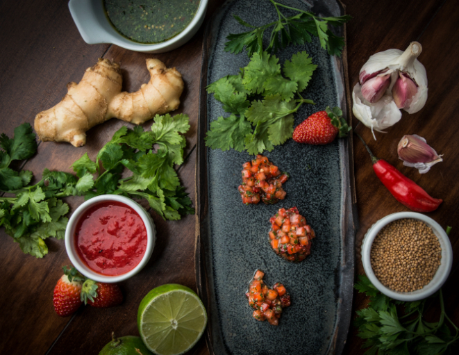 Citronete<br>de morango<br>leva limão<br>no lugar do<br>vinagre. Foto: Letícia Akemi/Gazeta do Povo