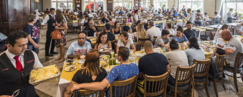 Vai almoçar fora no Dia das Mães? 12 dicas para não se estressar e não pegar fila