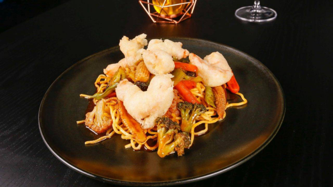 Macarrão crocante, do cardápio de inverno lançado pelo Extásia.