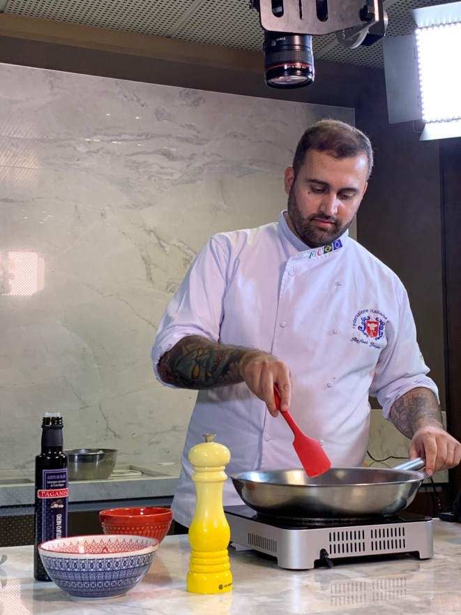 Os azeites de oliva saborizados de Manjericão, Trufa Negra, Pimenta Vermelha, Alho e Limão foram usados nas receitas exclusivas criadas pelo chef Rafael Gonçalves. Foto: Marina Fabri