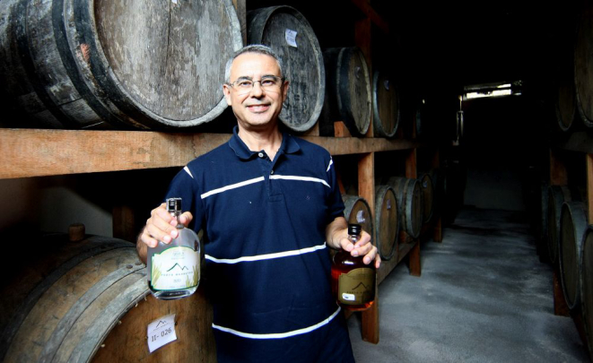 Por ora, Fulgêncio Torres só vende no Brasil as cachaças produzidas pela Porto Morretes. Foto: Valterci Santos/Gazeta do Povo.