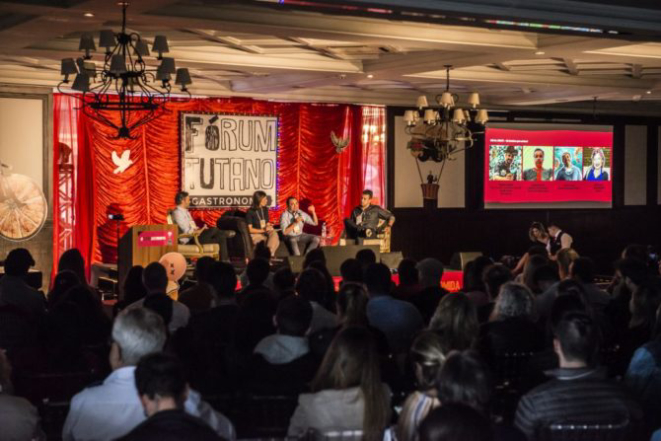 A primeira edição do Fórum, em 2019, teve a presença de mais de 700 pessoas, quantidade de vagas que deve ser mantida neste ano. Foto: Letícia Akemi/Gazeta do Povo.