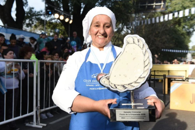 María del Carmen Vicario é conhecida como a 'rainha das tortas' da região de Mendoza. A empanada que ela prepara foi escolhida como a melhor da Argentina neste ano. Foto: Prefeitura de Buenos Aires/divulgação.