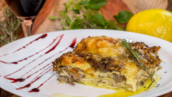 Lasagna Agnello, feita com a carne de cordeiro finamente picada. | Foto: Gean Cavalheiro.