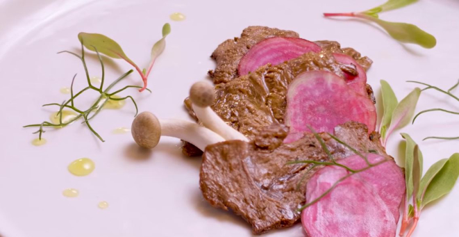 Primeiros resultados da Aleph Farms em bifes de carne bovina feito em laboratório. Foto: Reprodução