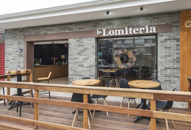 O ponto está se tornado um novo polo de bares, com outros dois abertos e a previsão de abertura de mais dois. Foto: Letícia Akemi/Gazeta do Povo.