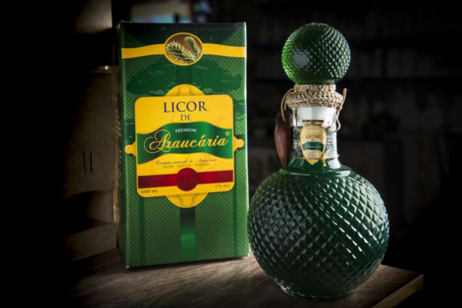 Quase raridade em Curitiba, a bebida é produzida em escala reduzida: apenas 100 garrafas por mês. Foto: Letícia Akemi / Gazeta do Povo