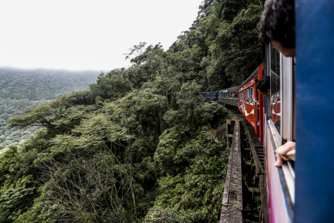 A ideia é que os participantes tenham uma experiência diferente do famoso passeio de trem. Foto: Henry Milleo/Gazeta do Povo.