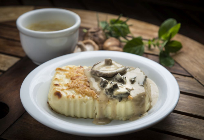 Polenta ao molho funghi do La Polenteria. Foto: Letícia Akemi / Gazeta do Povo.