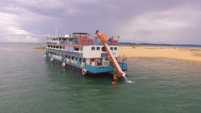 Durante o passeio, é possível se banhar nas águas do lago de Sobradinho, formado pelo rio São Francisco. Foto: divulgação.