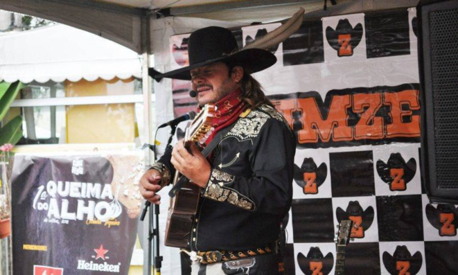 Destaque no ano passado, o músico Zumzeira estará novamente agitando a Queima do Alho deste ano.
