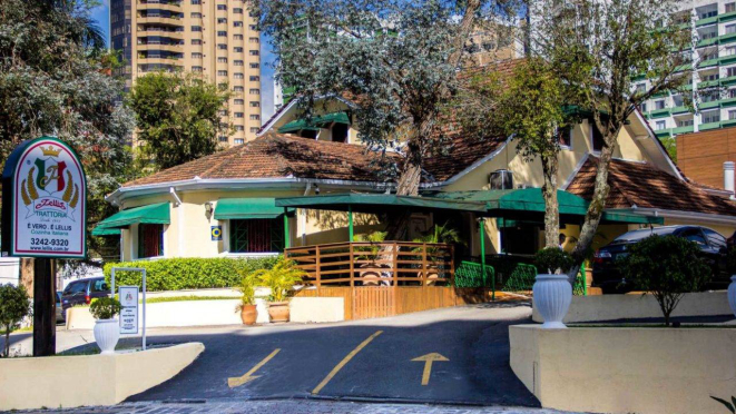 A Lellis Trattoria funciona no Batel e agora atende com dois tamanhos de pratos.