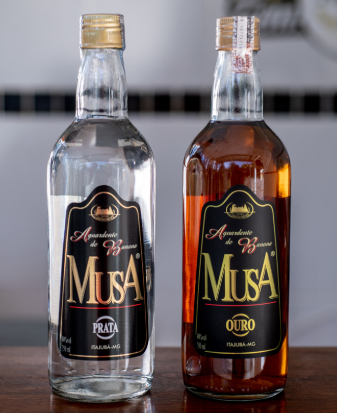 Aguardentes produzidas a partir da extração da banana. Foto: Nereu Jr.