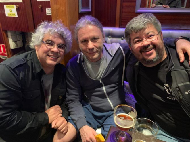 Samuel Cavalcanti, Bruce Dickinson e Paulo Cavalcanti em um de seus encontros para a criação da cerveja exclusiva da Bodebrown e Iron Maiden. Foto: Arquivo pessoal
