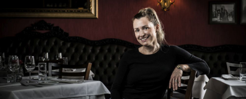 Conheça a francesa que comanda um dos bistrôs mais tradicionais de Curitiba